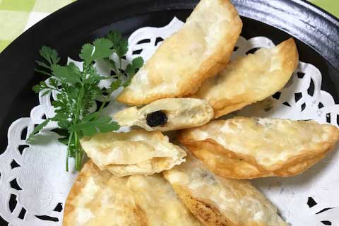 クリームチーズとカステラの餃子風おつまみ