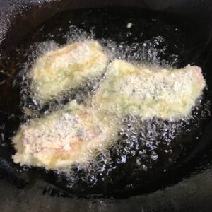 青しそでまいたサーモンフライ