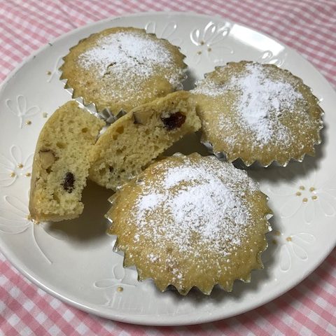 ナッツとレーズンのマドレーヌ